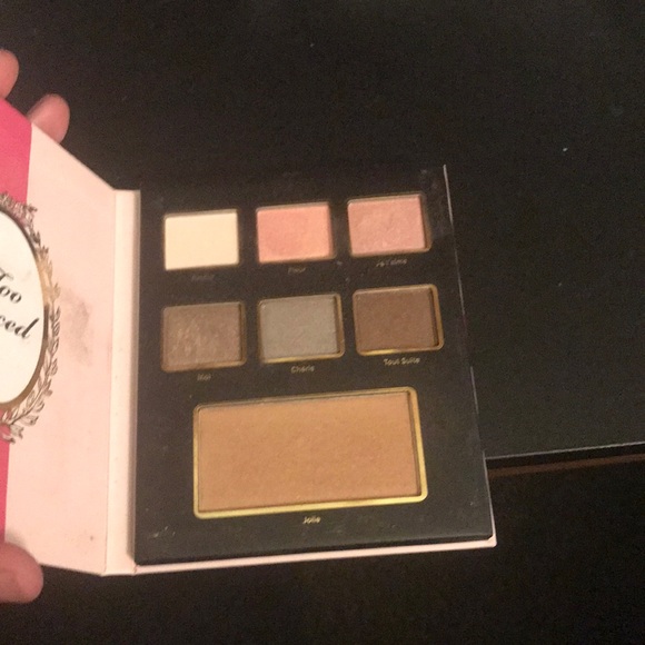 Eyeshadow pallets - Picture 3 of 3